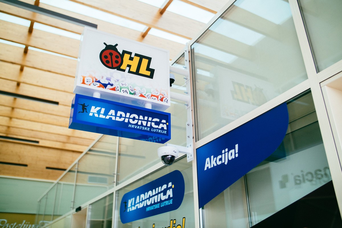 Various ˝fit out˝ projects