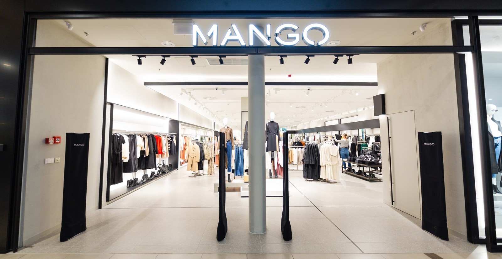 Various ˝fit out˝ projects